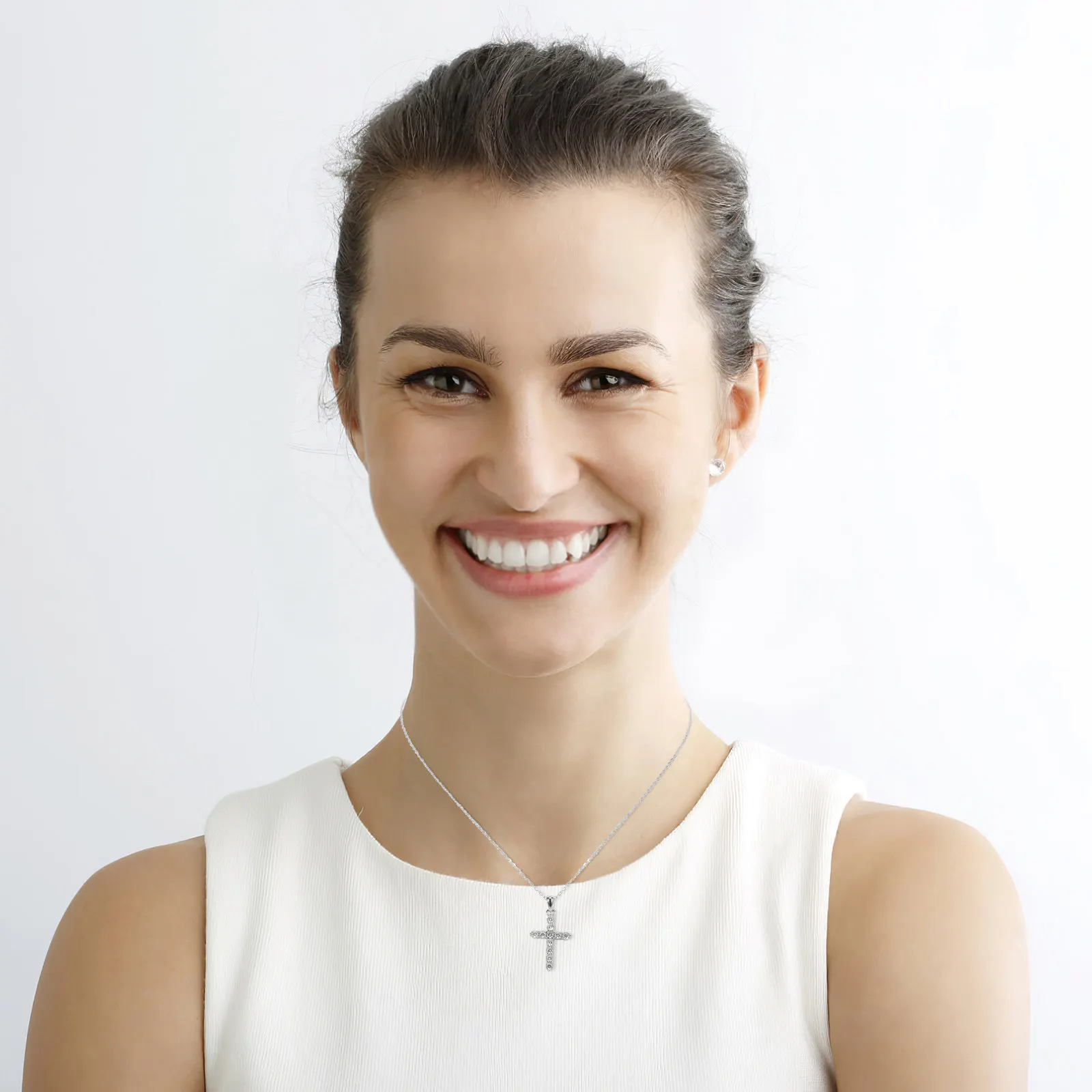 

Cross Pendant Necklace with Twisted Chain Sparkling Cubic Zirconia Crystal Design for Women Girls Elegant Faith Jewelry Daily