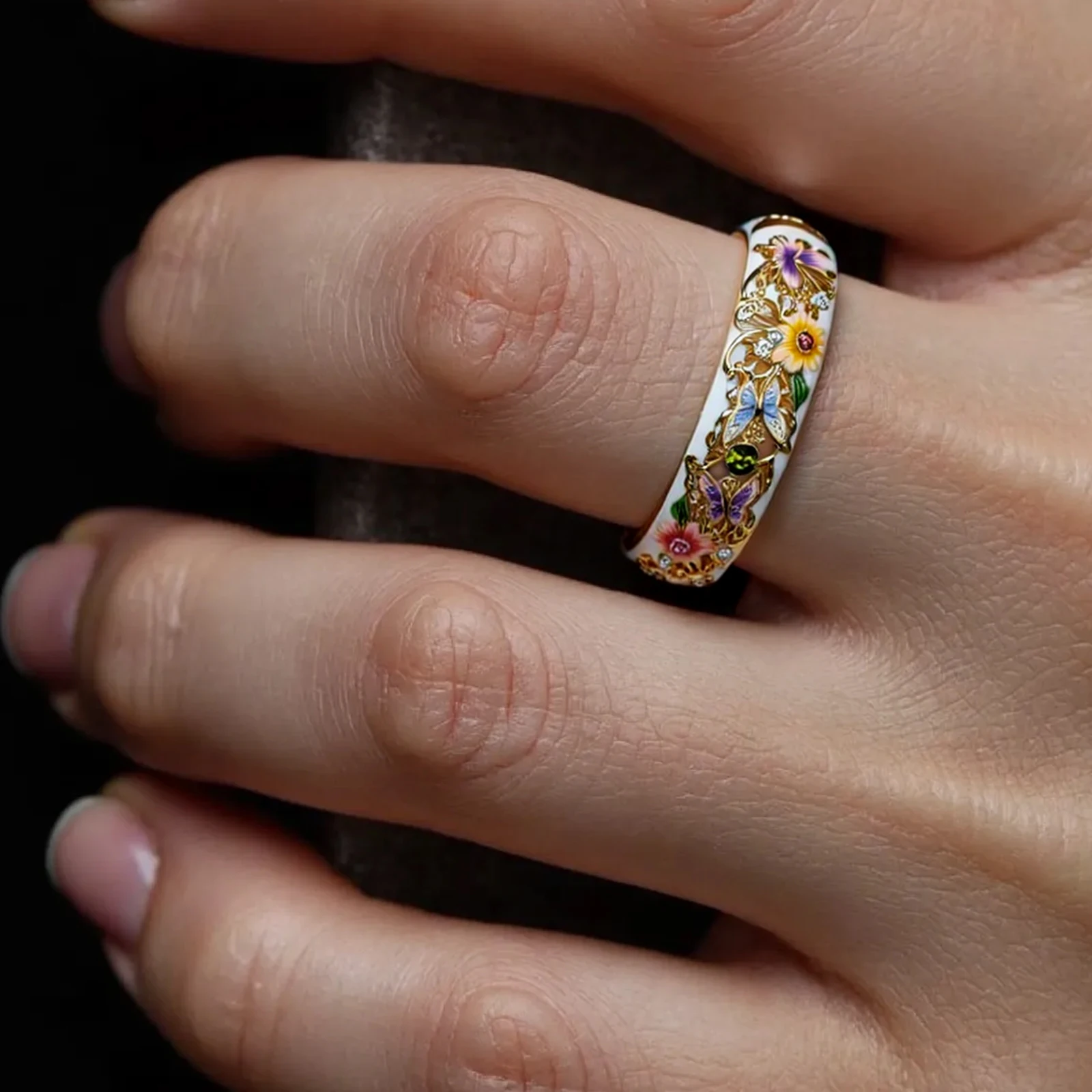 مشبك التيتانيوم الصلب المينا الدائري جوفاء التدريجي حلقة مايكرو معبد الملونة حجر الراين كريستال 18K مطلية بالذهب الدائري للنساء الطرف