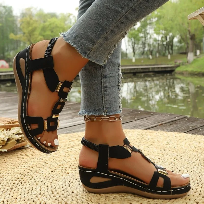 Damen-Keilsandalen mit Metall-Schnallenverzierung, elastischem Knöchelriemen, offener Zehenpartie, bequem, rutschfest, für den Sommer, lässige Damensandalen – Detail 5