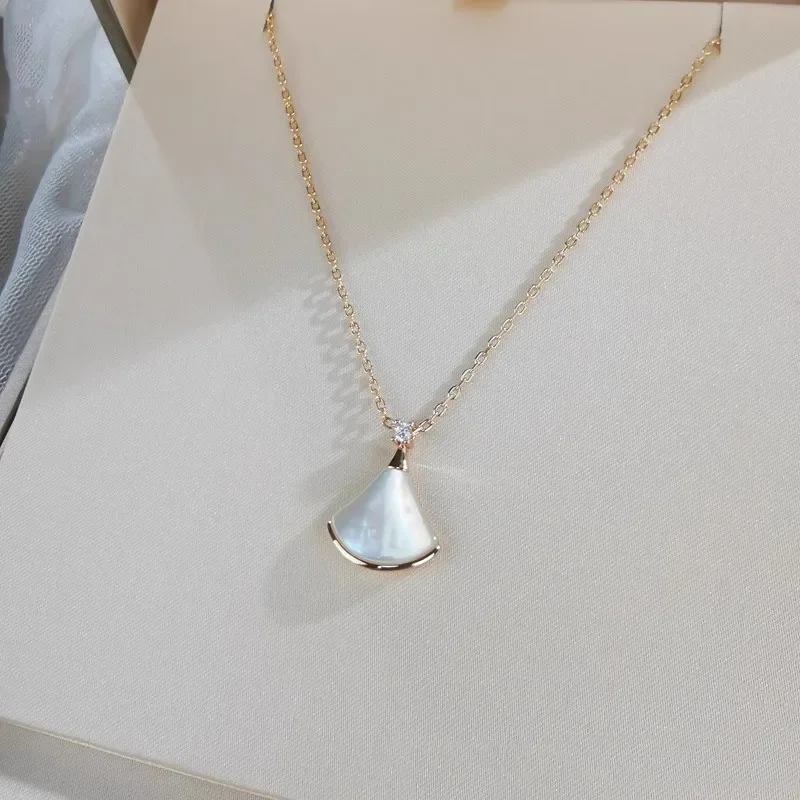 أنيقة قلادة المرأة المتخصصة بسيطة تنوعا سلسلة الترقوة بالجملة قلادة صغيرة تصميم الأزياء والمجوهرات الأنيقة