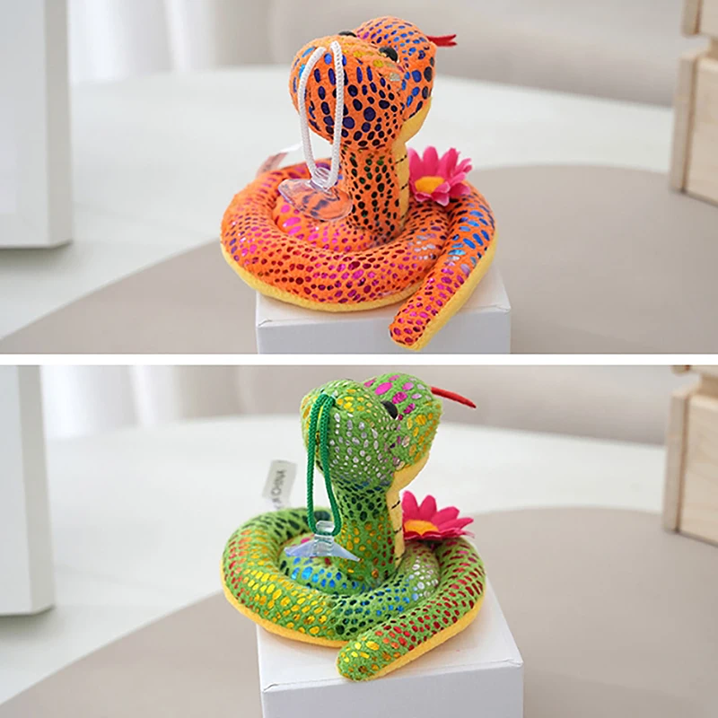 Muñeco de juguete de peluche de serpiente en espiral de dibujos animados de Color deslumbrante, bolso creativo, adornos colgantes, regalo pequeño, encanto del zodiaco