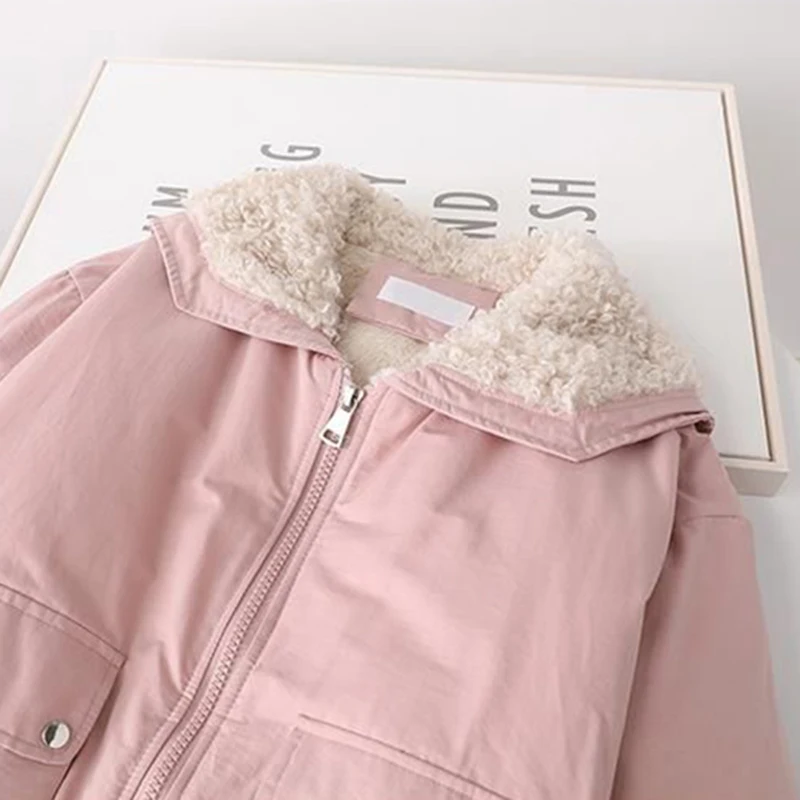 Parkas cortas de Invierno para mujer, abrigos de plumón de lana rosa, chaqueta acolchada peluda con bolsillos coreanos, prendas de vestir acolchadas