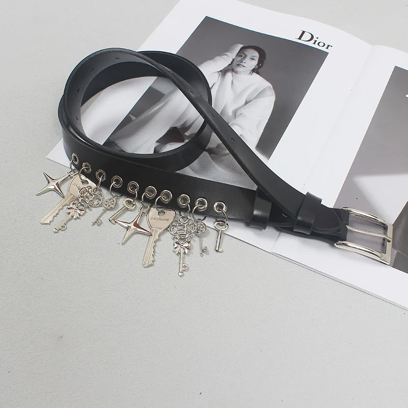 Original Design Black Leather Key Belt 2024 New niche design Punk chain embellished corset belt women\'s street dress accessories