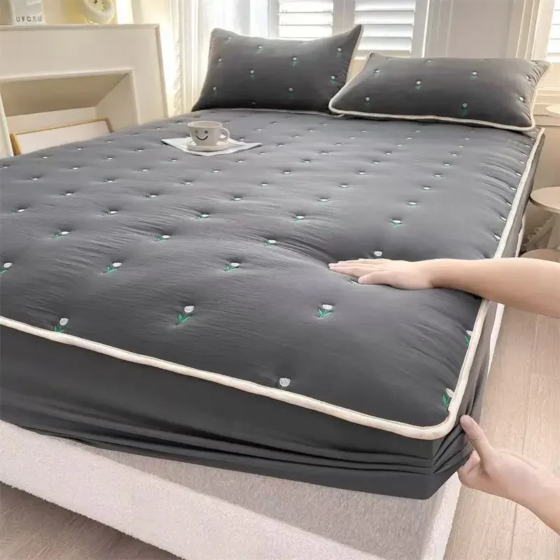 Elastic Fitted Sheet Embroidered Thickened Anti-slip Mattress Cover Queen Double Single Monochromatic Bedspread（No Pillowcase）