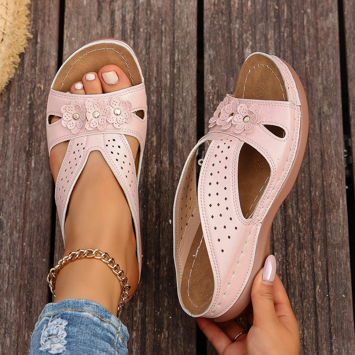 Neue Damen-Hausschuhe, lässige, florale, hohle Keilsandalen, Strandschuhe, modische Outdoor-Plateausandalen, bequeme, rutschfeste Sandalen, Übergröße 43 – Detail 8
