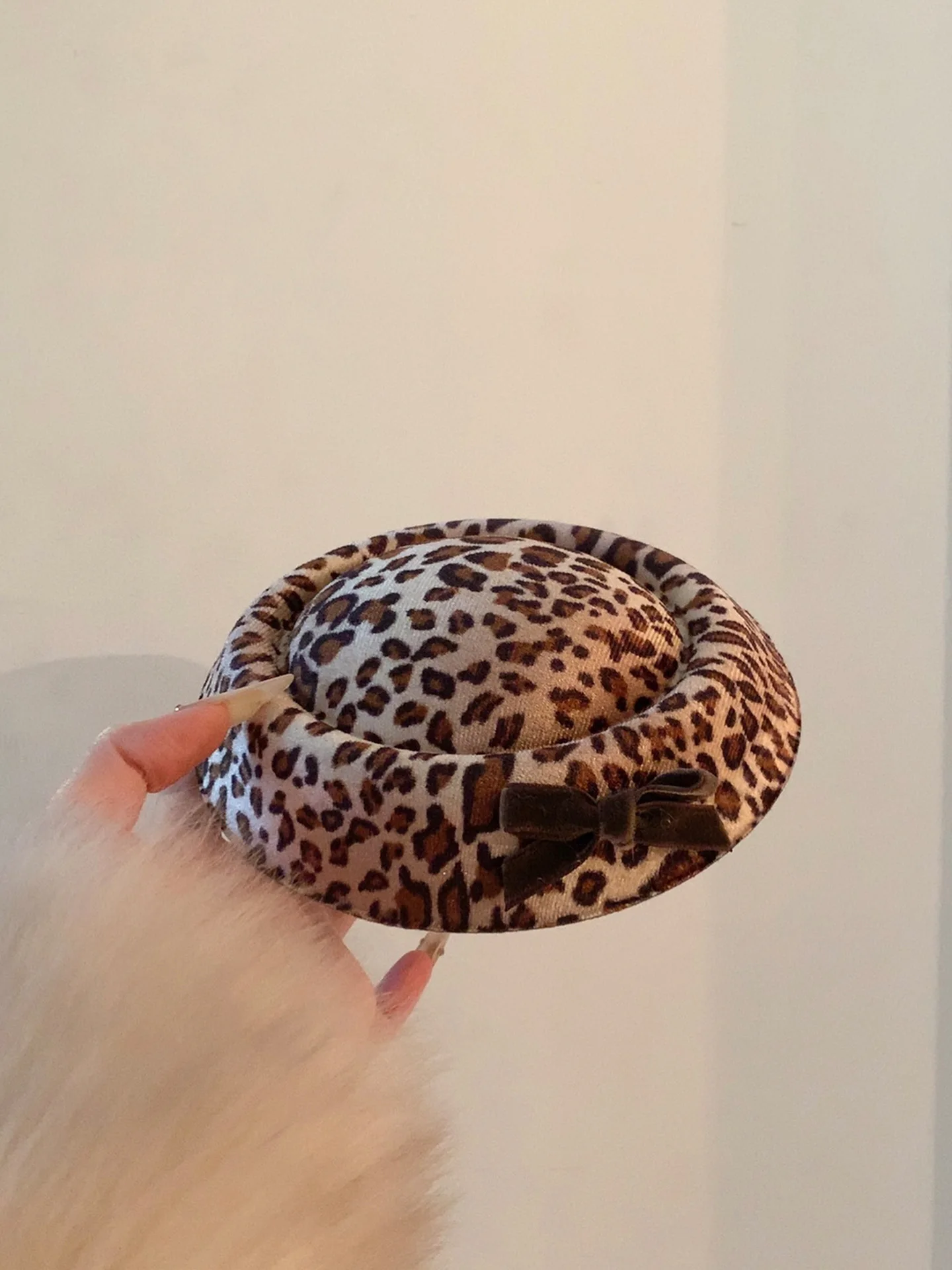 1 Stück Vintage-Haarspange aus Satin mit Leopardenmuster und Schleife, Dekoration, französischer Seitenclip für Damen, eleganter Stil – Detail 3