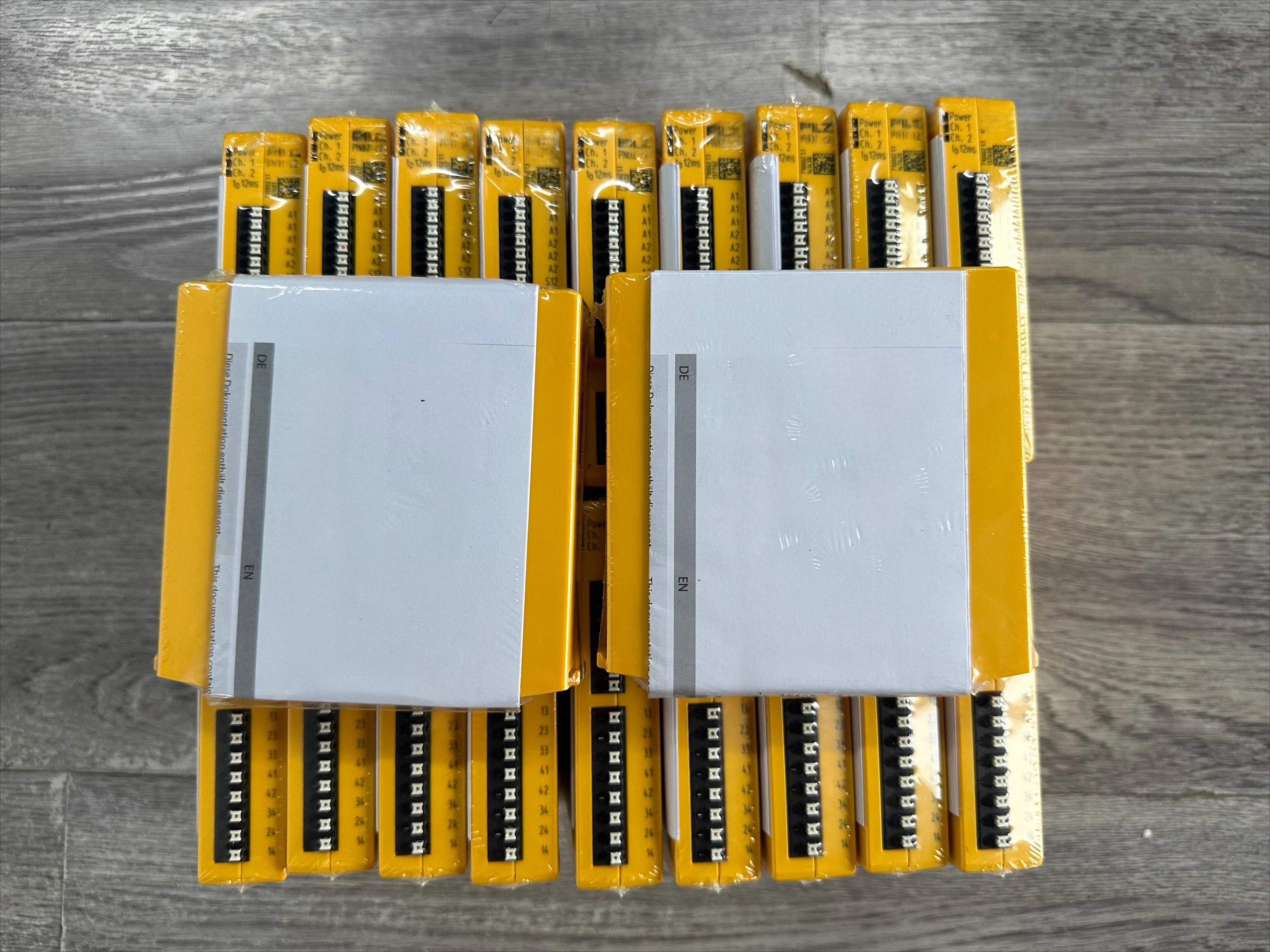 

PNOZ C1 C2 order number 710001, 710002 original genuine safety relay
