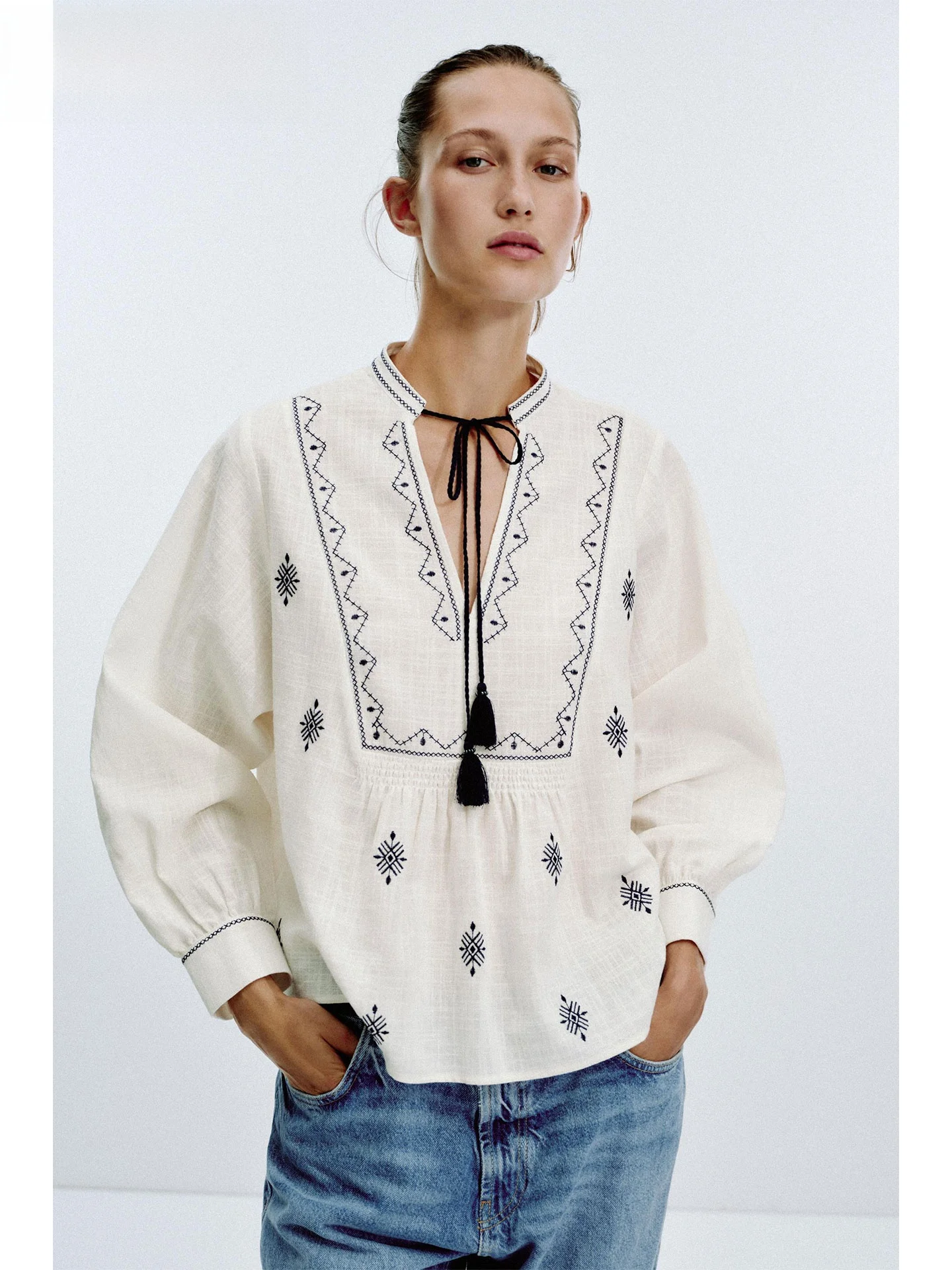 

ZAPRHA винтажный свободный крой, длинный све, круглый женский топ с вышивкой, осень 2025, Новое поступление 8372244