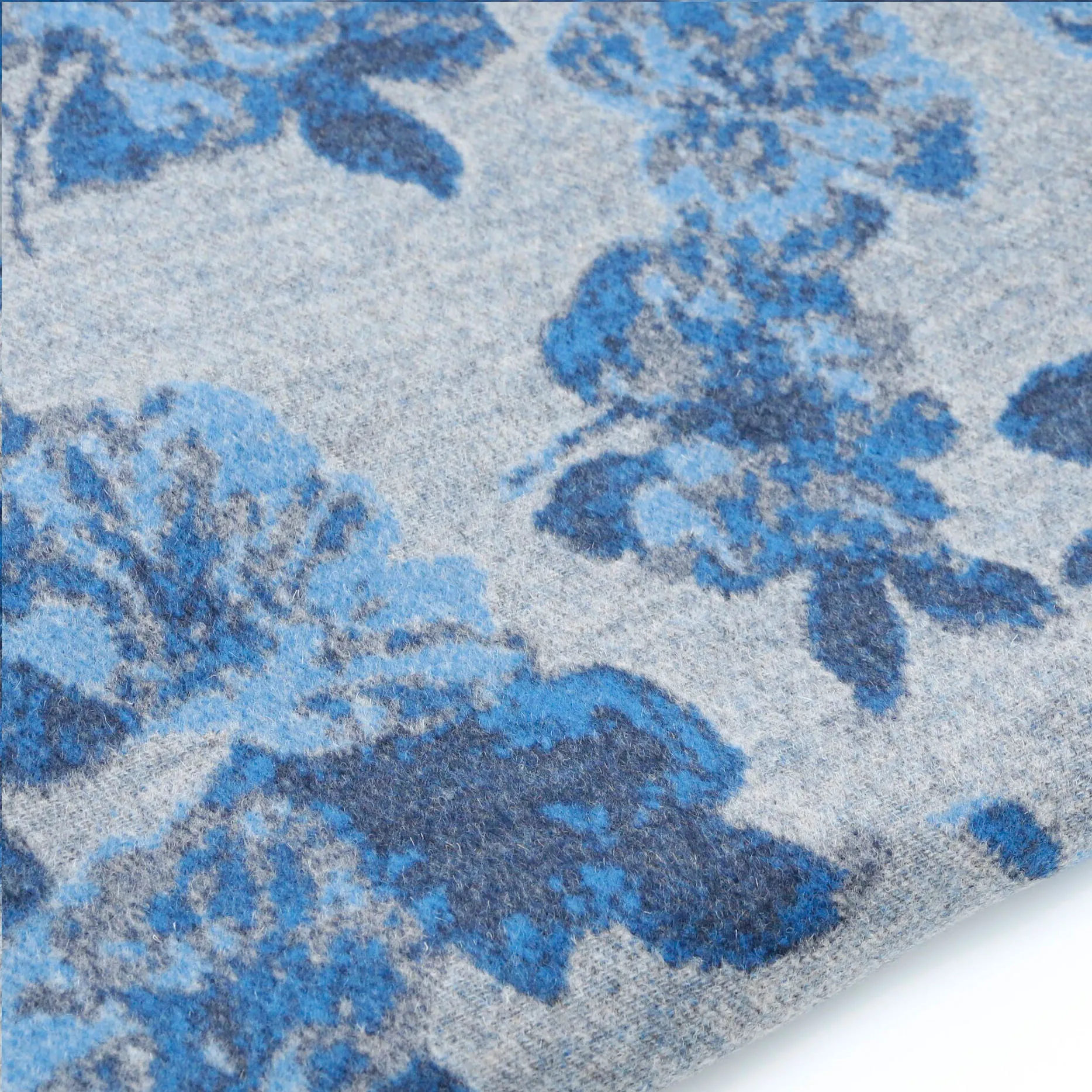 

Best Price Flower Design Jacquard Style Merino Wool 76.4%W 14%A 7.6%N 2%P Blend for Women's Coat Garment