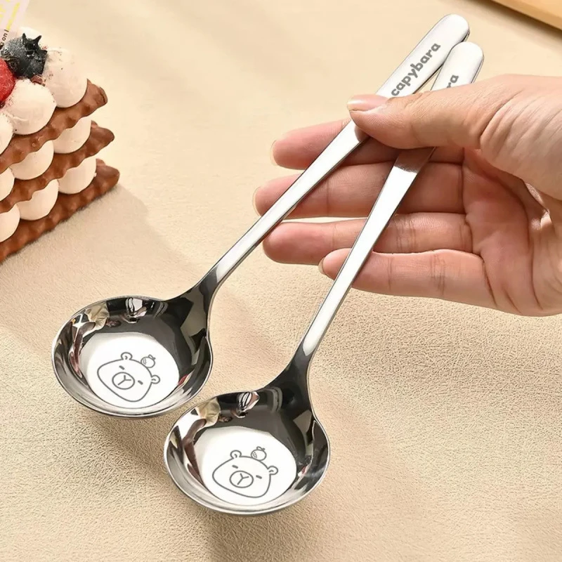 1Pc Cartoon Capybara Cucchiaio a fondo piatto in acciaio inossidabile Cucchiaino in stile cinese Zuppa addensata Stoviglie per bambini