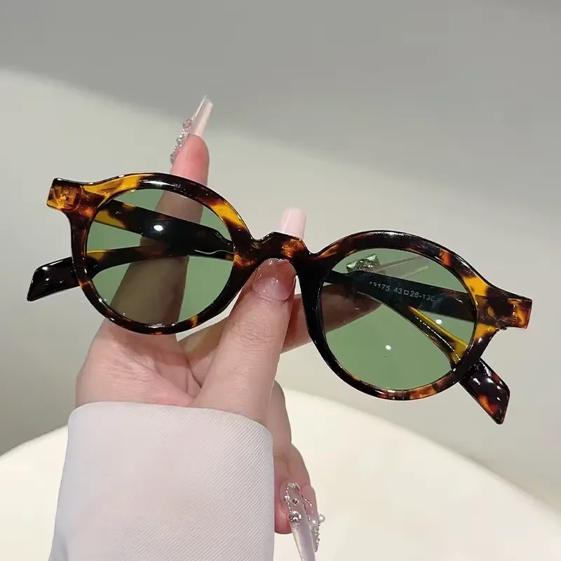 KAMMPT Round Rim Sunglasses Men Vintage Candy Color Outdoor Casual Shades Women New Retro Brand Design Cute Gradient Sun