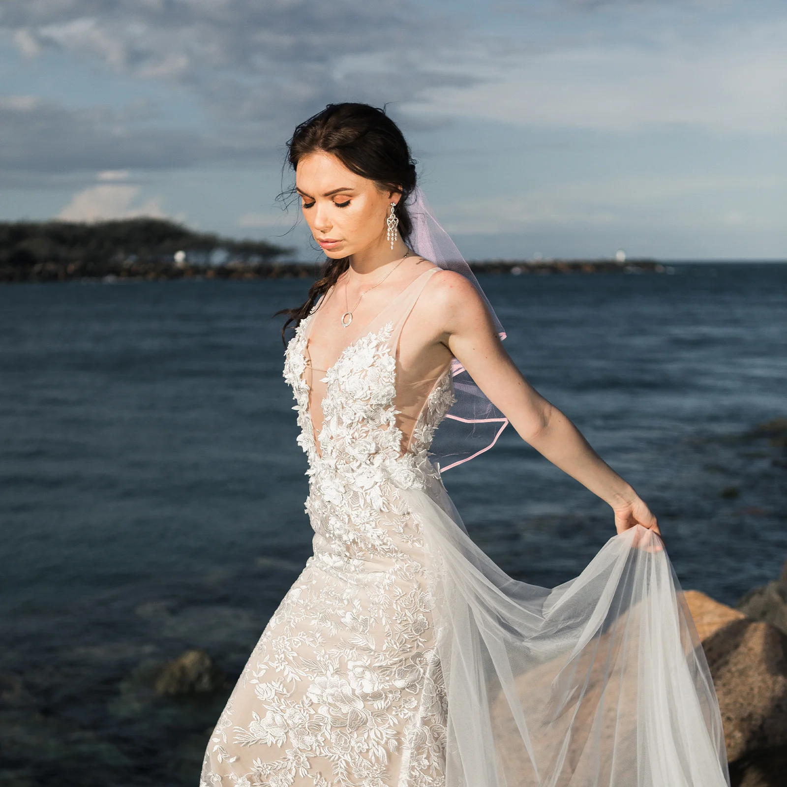 

Fashionable Double Layer Bridal Veil Short Lightweight Elegant for Wedding Party Cocktail Dance Formal Occasions