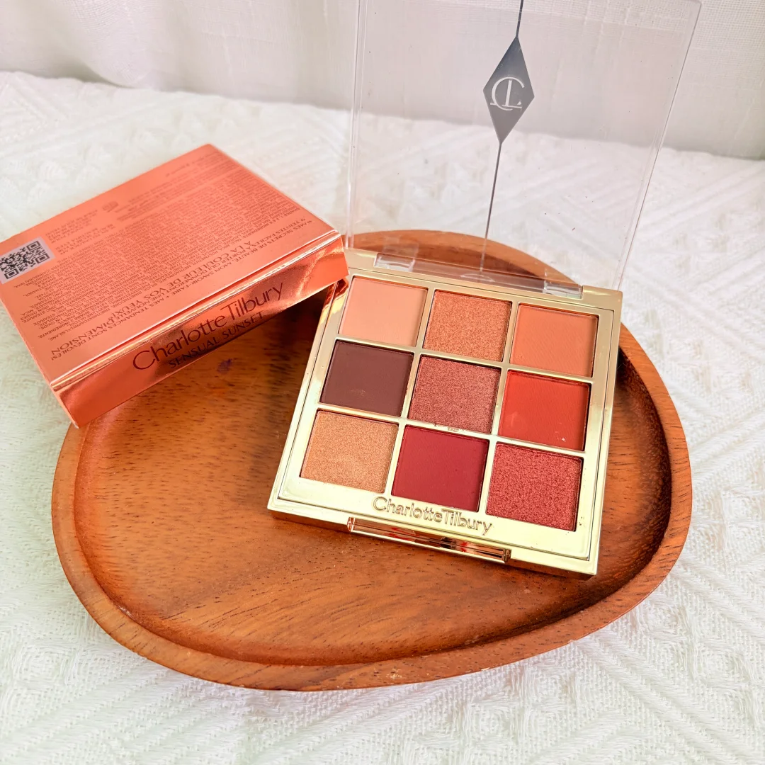 Charlotte Tilbury 4Pan Velvet & 9Pan Silk Shimmer Lidschatten & Creme-Rouge für einen natürlichen, langanhaltenden, aufbaubaren und mischbaren Glanz-Make-up-Look