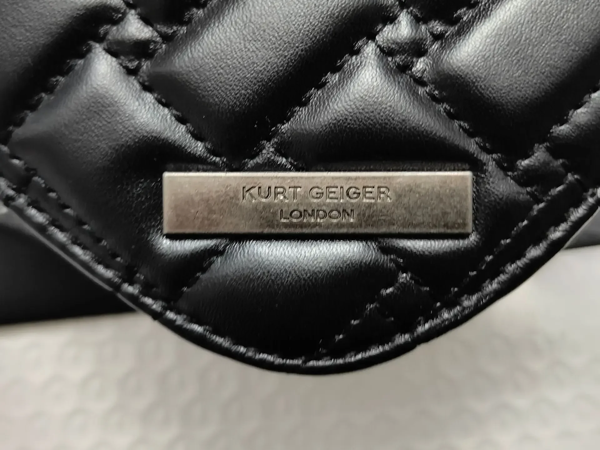 2024 KURT Geiger London bolsos cruzados de arcoíris en forma de corazón para mujer bolso de mano de PU colorido bolso de hombro de viaje diseño de moda