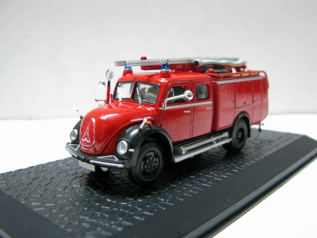 Caja agrietada Diecast escala 1:72 Atlas Magirus Merkus Feuerwehr modelo de motor de bomberos modelo de coche de aleación juguete coleccionable regalo recuerdo