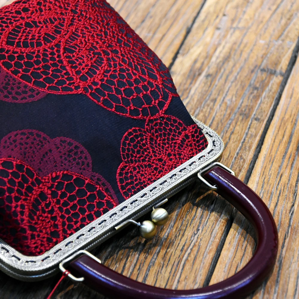 Classic Red Embroidery Flower Bag Shell Lock Bags Purse Fringe Tassel Vintage Women Bag Tote Women\'s Handbags 120cm Chain Strap