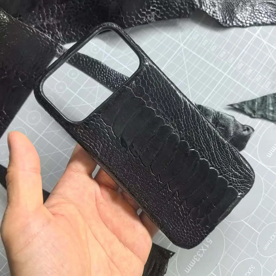 

Роскошный противоударный чехол-броня из натуральной кожи страуса ручной работы для iPhone 17 Pro Max, 17 Pro, 16 Pro, 15 Pro