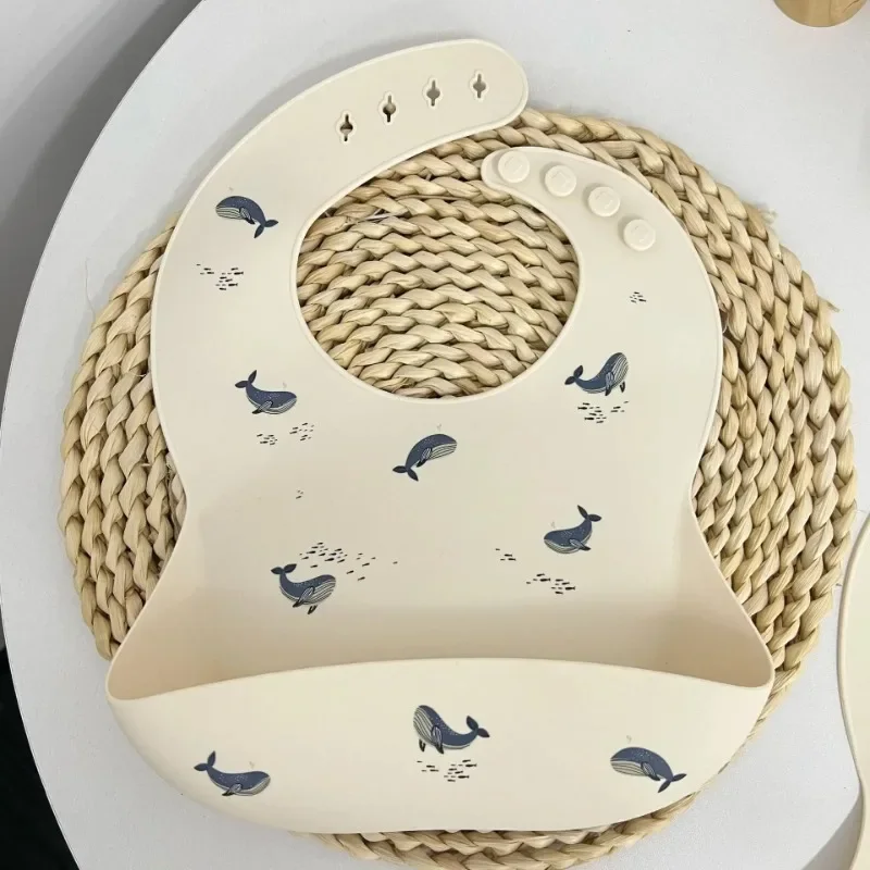 ¡Traje lindo babero de alimentación, babero de comida, babero de silicona de calidad alimentaria de dibujos animados de ballena, estera de babero resistente al aceite y a la suciedad! Caja fuerte de silicona de calidad alimentaria