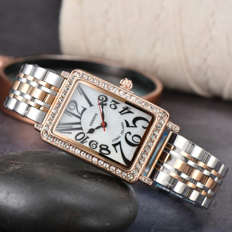 2025 ساعة نسائية مربعة ريترو حركة كوارتز تصميم نحيف بسيط فاخر كريستال الياقوت مقاوم للماء 30 متر أنيق
