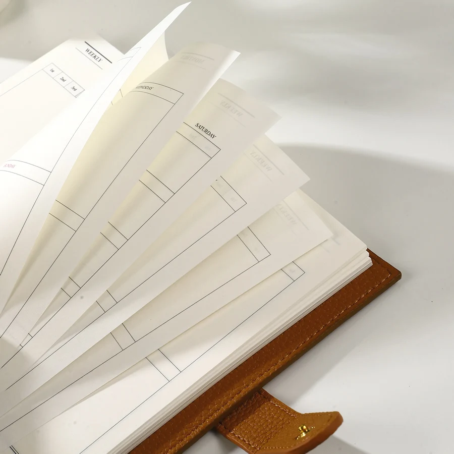 Quaderno settimanale A6 |   Cover compatta in pelle, ideale per On - the - Go Scheduling. Mantieni la tua settimana organizzata senza sforzo!