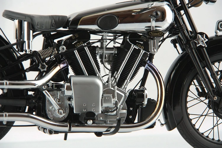 MINICHAMPS 1:6 BROUGH SUPERIOR SS 100 T.E. 1932 Retro Motorcycle Out of Print Simulation Alloy Resin Model Toy Birthday Gift