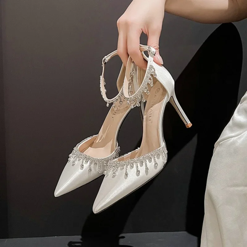 Comemore 2024 White Wedding Bridesmaid Shoes Satin Fashion Rhinestone Fringe Chain High Heels Black Temperament Elegance Pumps