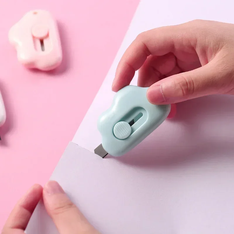 Mini couteau utilitaire de poche en nuage, papeterie Kawaii, boîte à couteaux, coupe-papier, emballage artisanal, lame rechargeable, couteau mignon, 1 pièce