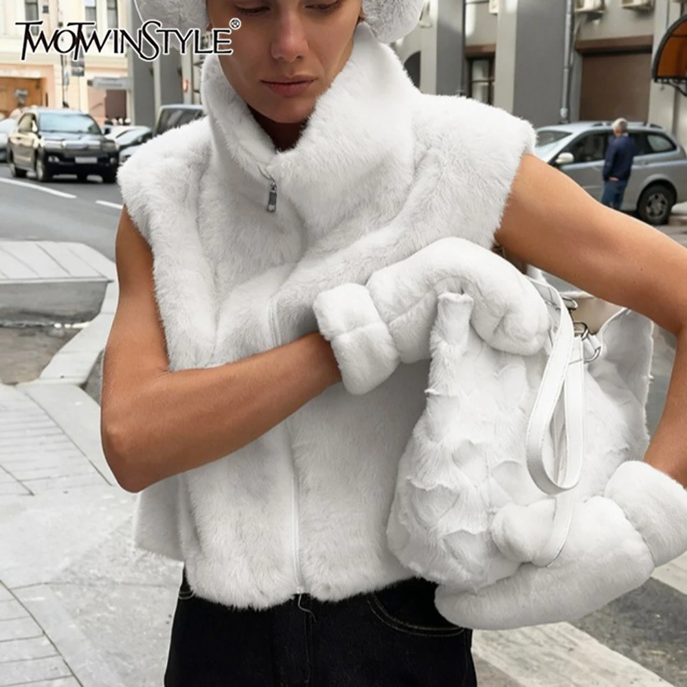 

TWOTWINSTYLE однотонный жилет на молнии для женщин с высоким воротом без рукавов из искусственного меха норки свободный жилет женский осенний новый