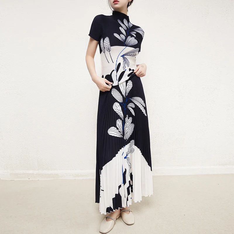 2025 الصيف موضة الطباعة مطوي مجموعة المرأة سليم الياقة المدورة تي شيرت بلوزات وتنورة طويلة قطعتين مجموعات #3