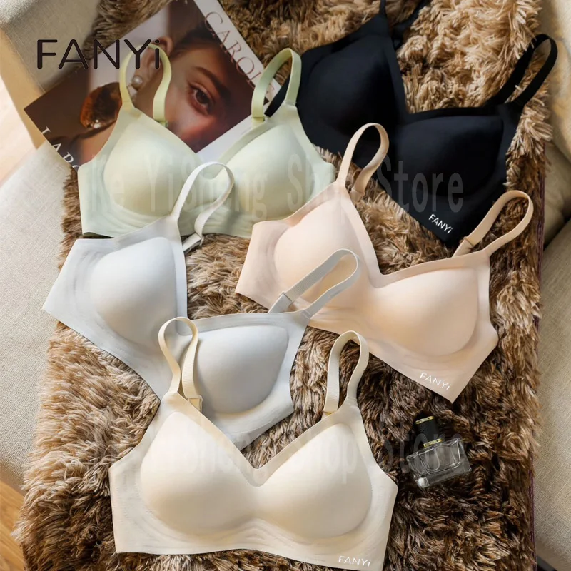 Women's breathable, comfortable and seamless lingerie with a beautiful back and a small chest. Clasp at the back of the bra