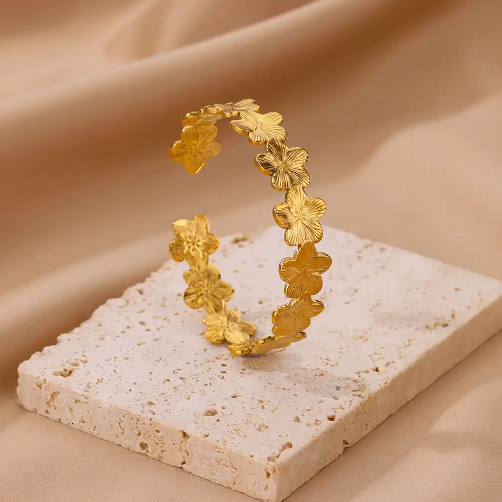 Vintage Goldfarbenes Blumen-Manschettenarmband für Damen, Edelstahl, offenes Blumenarmband, ästhetischer Schmuck, Partygeschenk – Detail 4