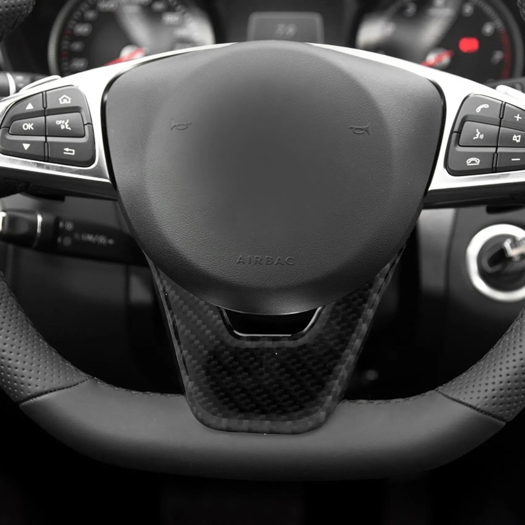 Внутренняя наклейка из углеродного волокна, наклейка с эмблемой на руле, подходит для Mercedes C-Class W204 W205