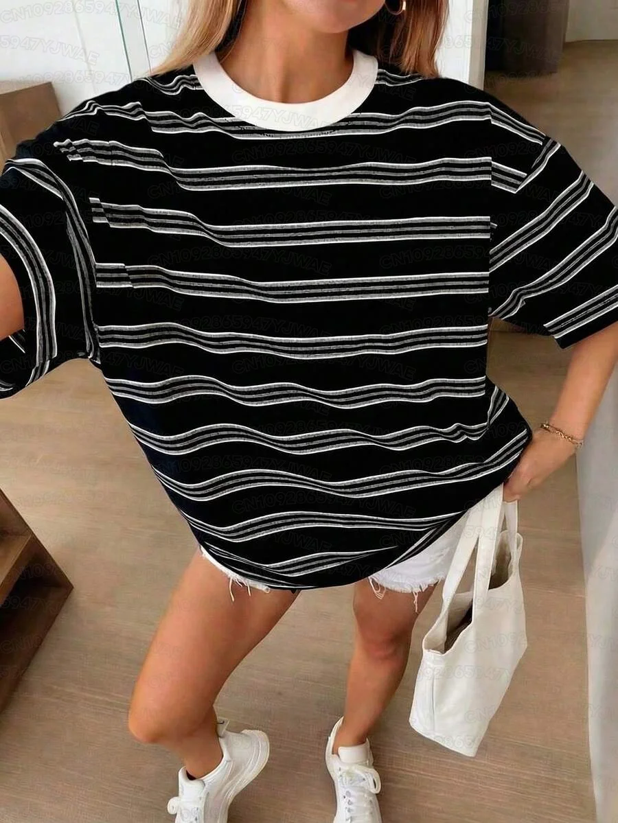 Sommerliches Damen-T-Shirt im Y2K-Stil mit Streifenmuster, kurzen Ärmeln, lockerer Passform, Rundhalsausschnitt, überschnittenen Schultern, für einen lässigen Street- und Sport-Look. – Detail 7
