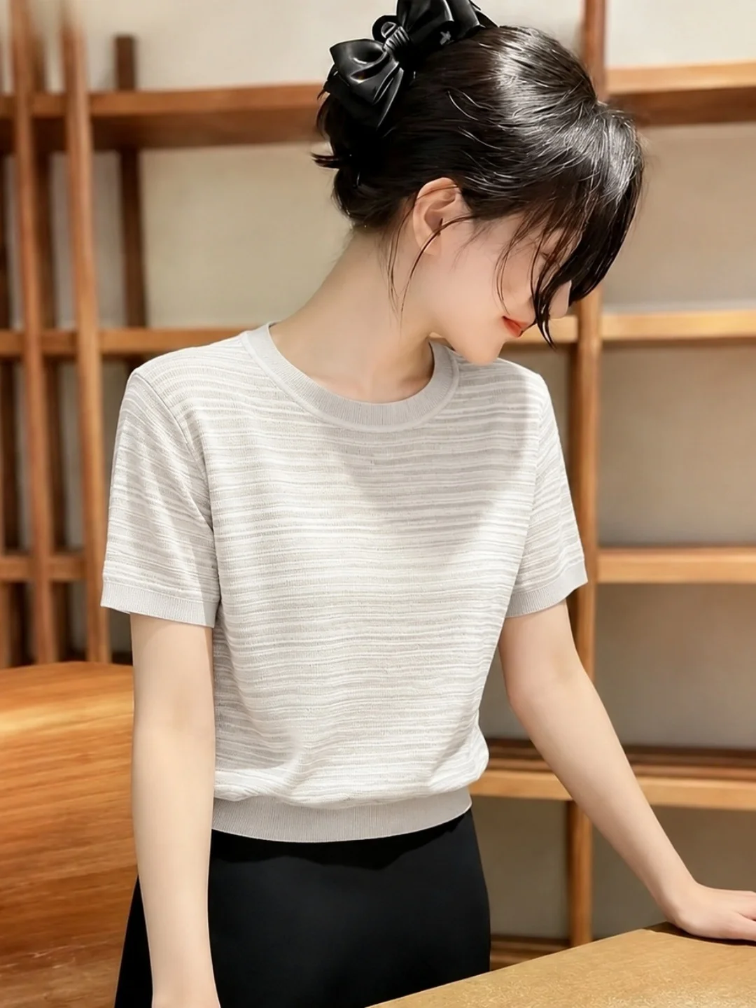 

Korean Style Comfortable Ice Silk Knitted Short Sleeve round Neck Slimming Top Elegant Ageless Summer Fashion Women's Clothing