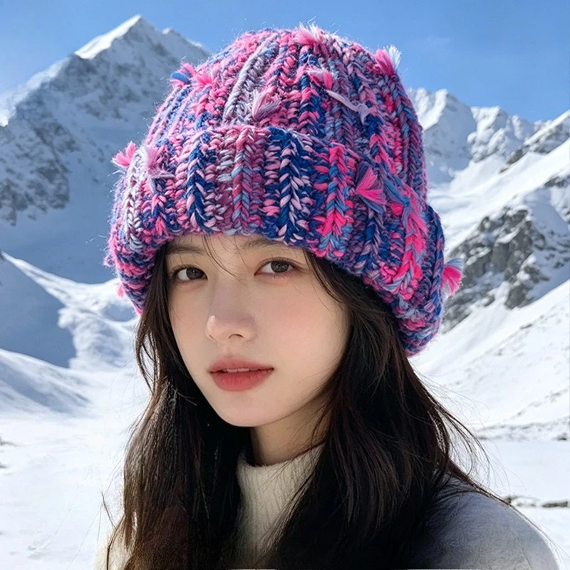 Nischenprodukt: Handgefertigte Gehäkelte Mütze mit Quasten in Mischfarben für Damen, Winterliche Outdoor-Wärmemütze mit Ohrenschutz, Skull-Beanie für Herren – Detail 1