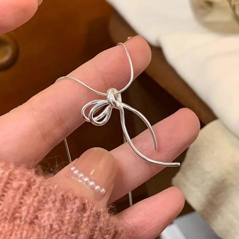 

2025 Exquisite Clavicle Chain Elegant Bow Pendant Necklace Fashionable and Simple Jewelry Accessories Collarbone Chain for Women