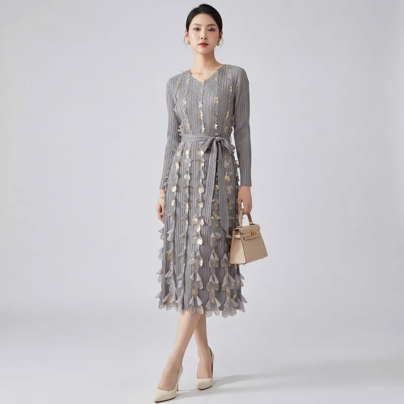 

Платье женское Miyake с длинным рукавом, новинка 2026 года, с нежным V-образным вырезом, свободное, с объемным цветочным узором, больших размеров, эластичное, плиссированное