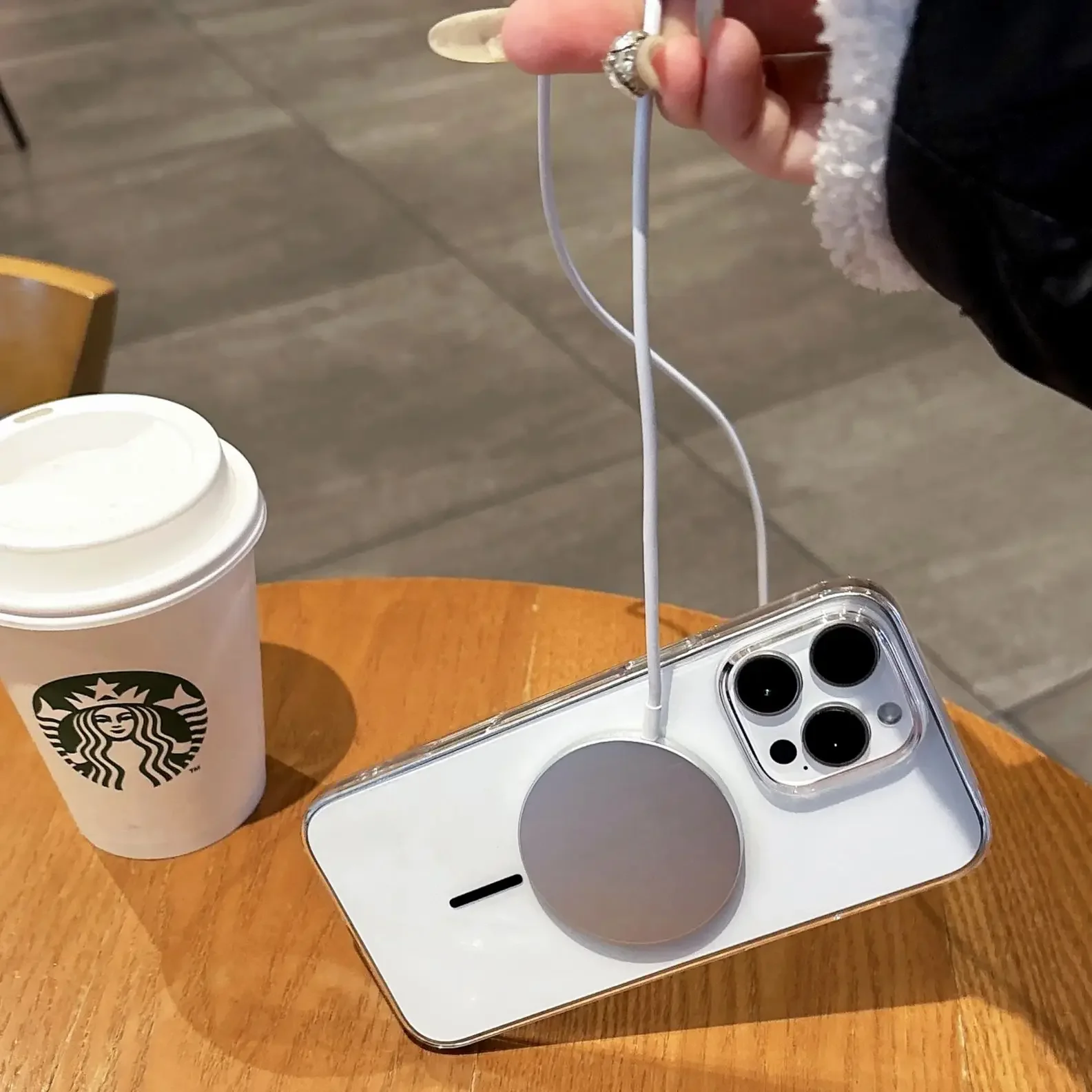 حافظة هاتف شفافة ورقيقة للغاية لهاتف Magsafe لهاتف آيفون 16 15 14 Plus 13 12 Pro Max غطاء كريستال مغناطيسي للشحن اللاسلكي ﻿