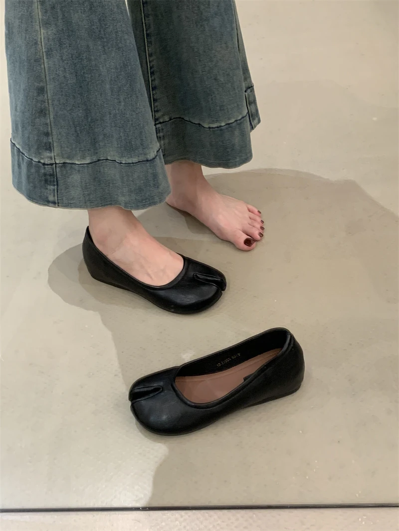 2025 Elastic Slip On Shoes Woman Solid Leather Flats Soft Sole Femme Split Toe Mocasines Mujer Trotter Bare Foot Walking Loafers