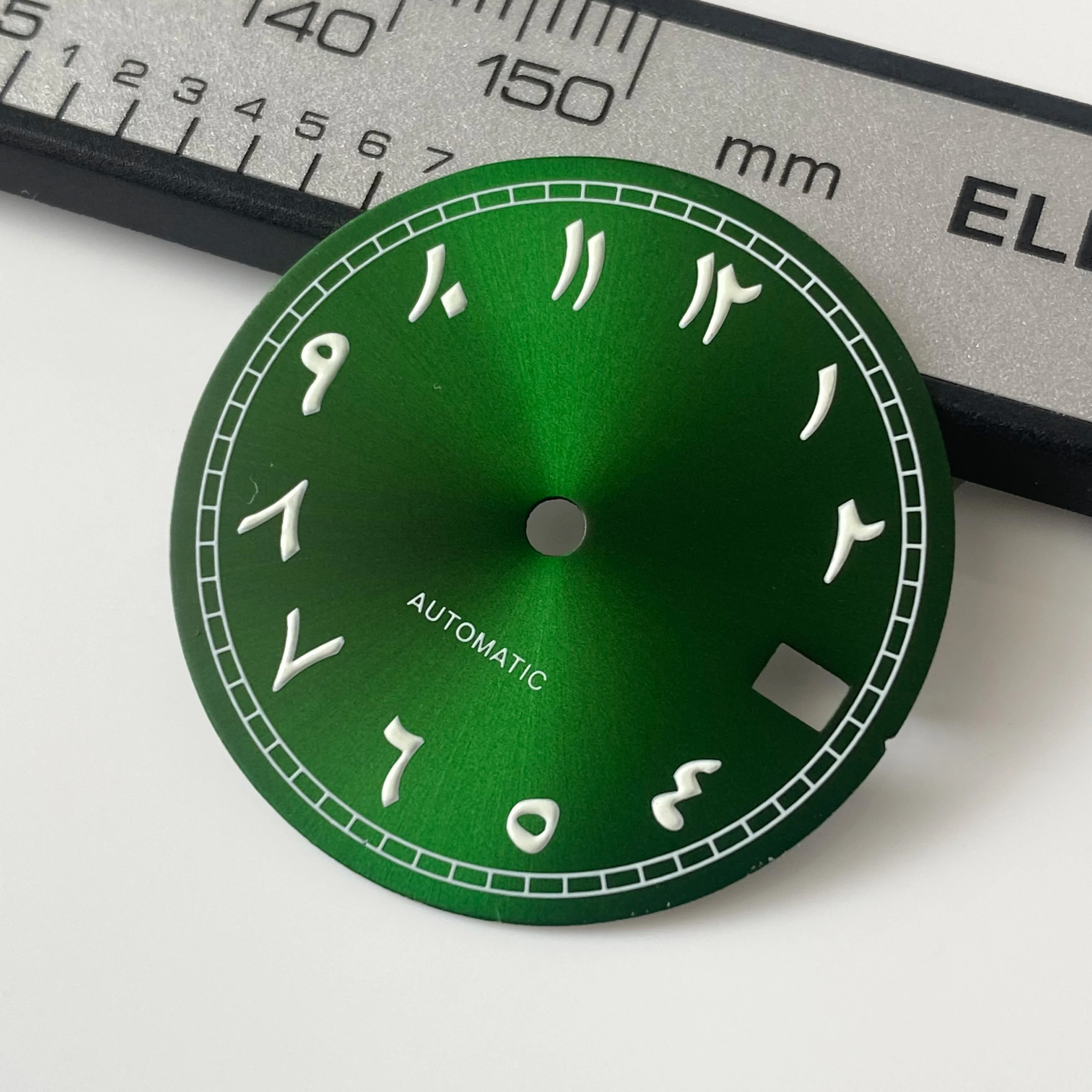 Циферблат NH35 28,5 мм с арабскими цифрами и зеленым светящимся циферблатом подходит для сменных аксессуаров калибра NH35 NH36 NH38