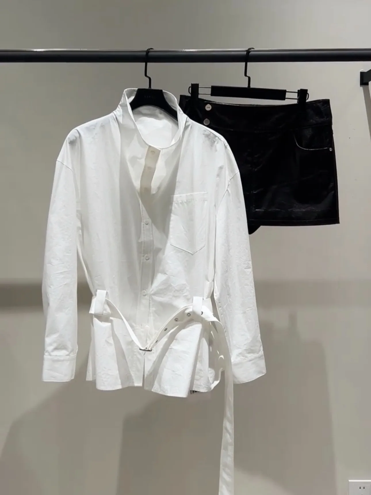 

Белая женская блузка с воротником-стойкой, длинная, для офиса, новая, с поясом, в корейском стиле, свободного кроя...