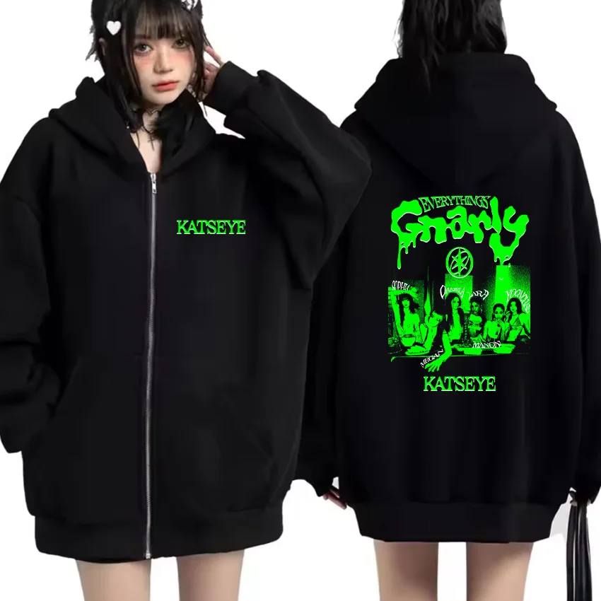 

KATSEYE Gnarly Graphics, популярная толстовка с капюшоном для мужчин и женщин, куртка на молнии, модная одежда, верхняя одежда с длинными рукавами, винтажный спортивный костюм большого размера