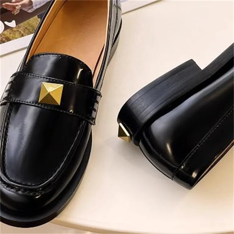 Maxi Rivets Shoes for Women Round Toes Leather Zapatos Mujer Sewing Lines Low Heels Shallow Female Loafers Studs Chassure Femme