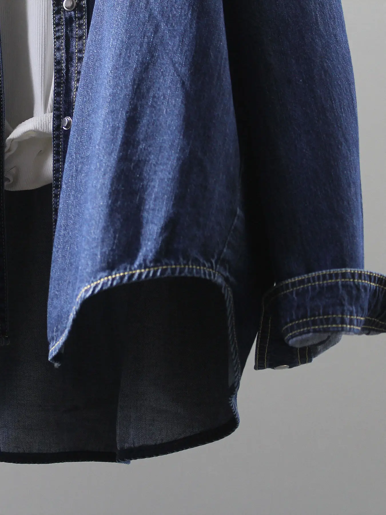 SuperAen Simple Design Denim Shirt Women's Cardigan Bright Line Decoration Pocket 2026 Spring New High Street Coats