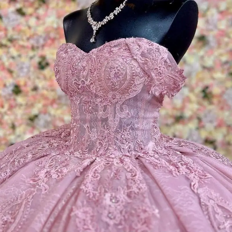 Różowa suknia balowa Sweetheart Princess aplikacja koronkowa tiulowa sukienka na quinceanera słodka 15 16. sukienka na przyjęcie urodzinowe Robe De Ball