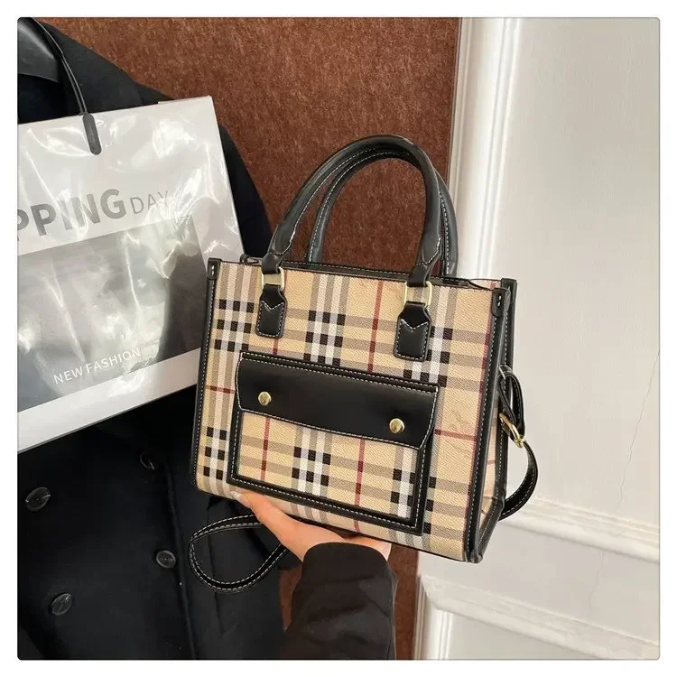 

‌ Лето 2025 г., текстурированная сумка через плечо из искусственной кожи, женская винтажная клетчатая сумка через плечо с регулируемой цепочкой, шикарная для кофейных дат и прогулок в городе ‌