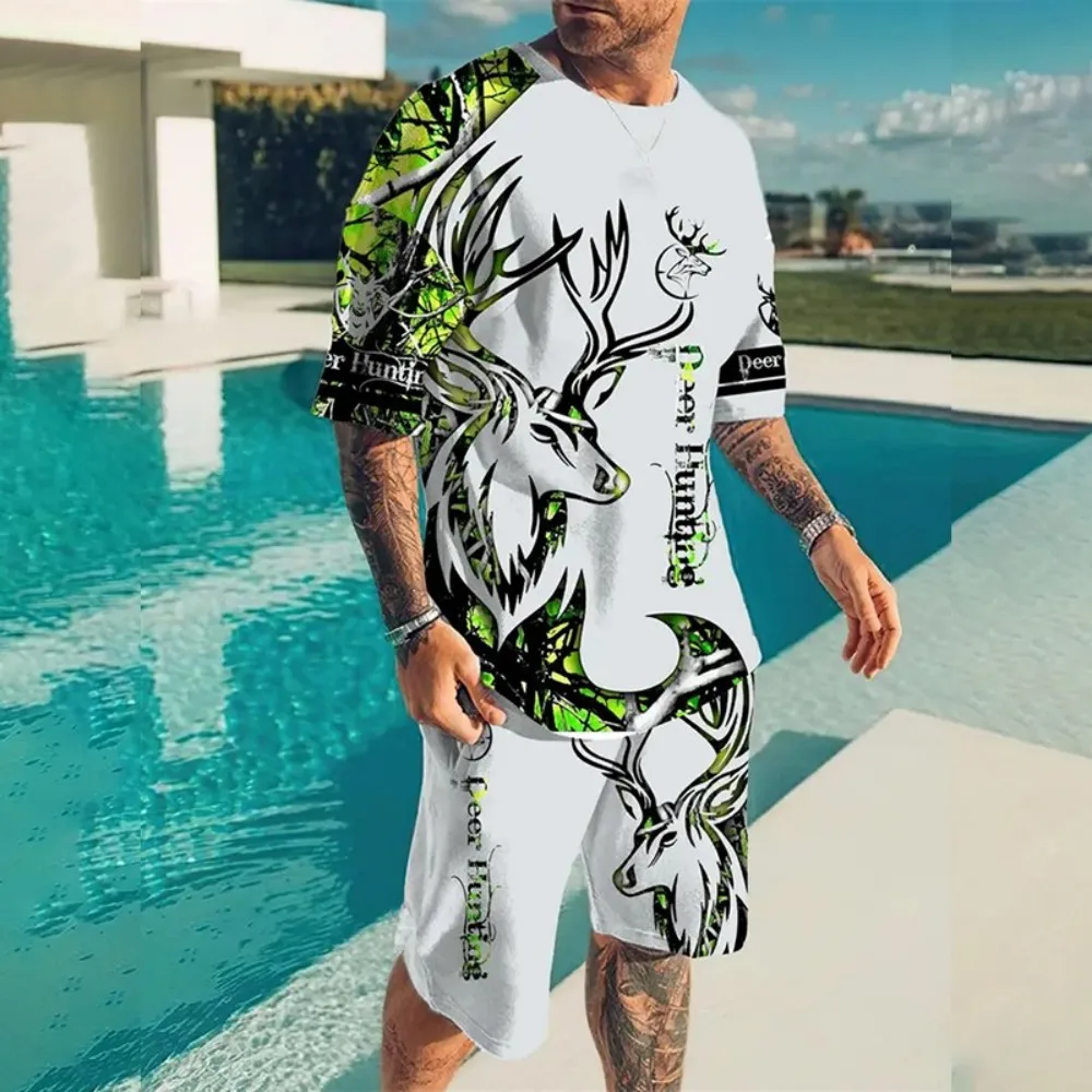 Conjunto de dos piezas informal para hombre, camiseta de cuello redondo transpirable con estampado animal y pantalones cortos, ideal para actividades al aire libre.
