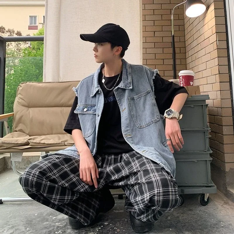 2025 Trendy Men's Denim Vest Jacket Loose Cut with Worn In Texture Casual Layering Piece for Outdoor Daily Wear