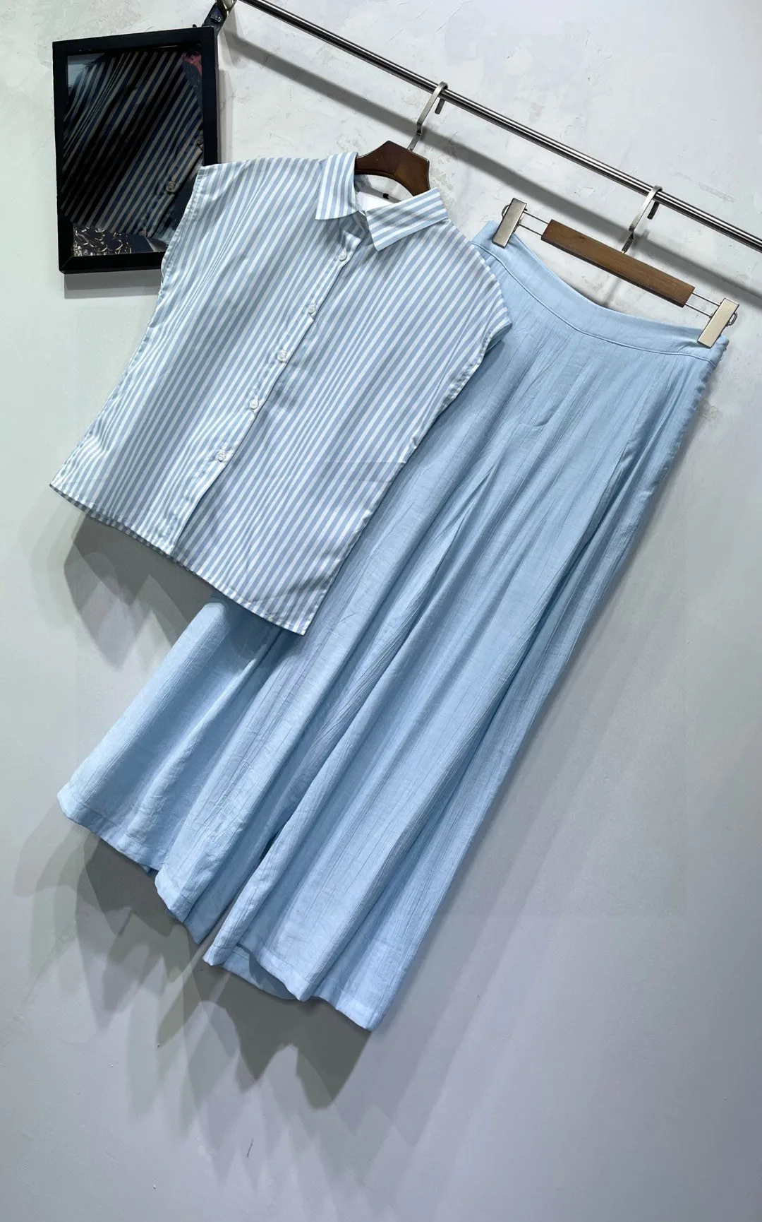 

2025 Women's Clothing Light blue vertical striped sleeveless shirt with the same color wide-leg pants 0624