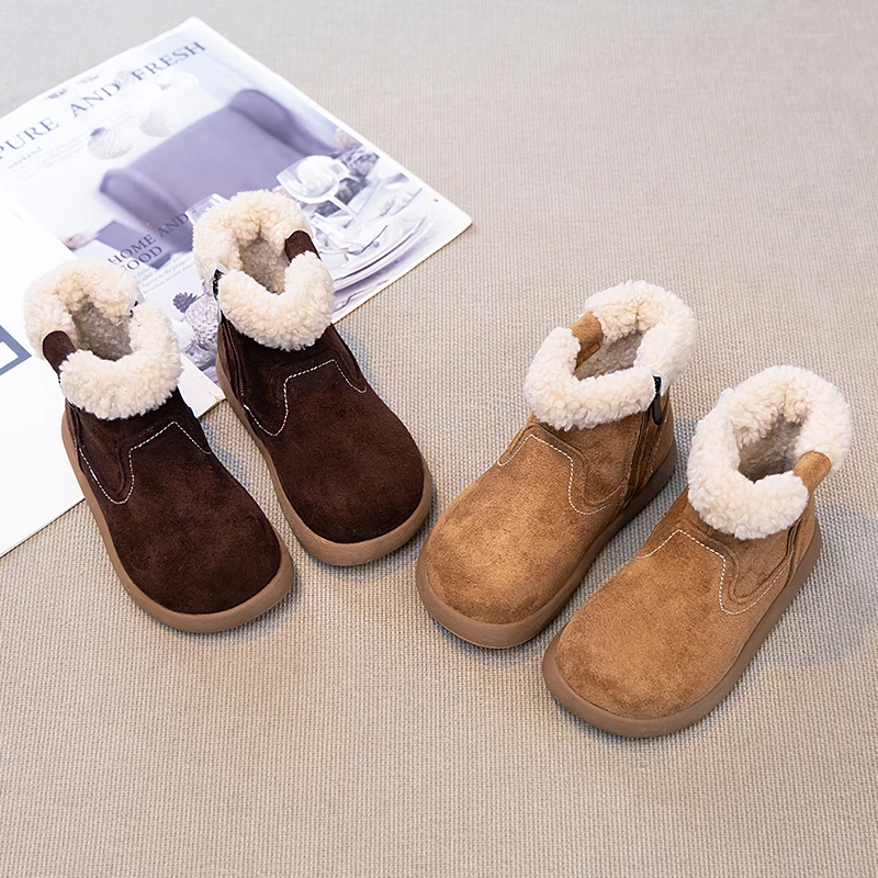 

Короткие сапоги для девочек с круглым носком, замшевые теплые детские кожаные ботинки с боковой молнией, новинка зимы 2025, детские повседневные ботинки, мягкие нескользящие